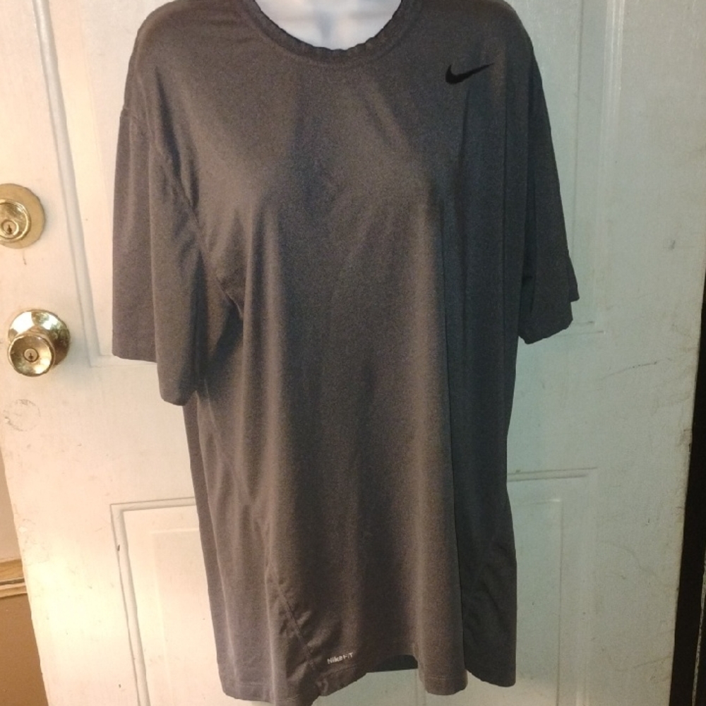 Nike Men's Charcoal Short Sleeve Tee